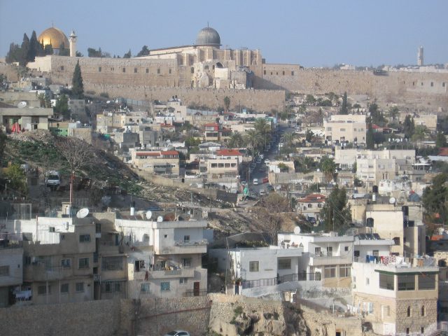 Israeli municipality intends to demolish 13 Palestinians houses