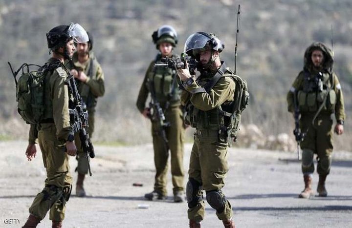 Hebron: IOF shoot and  detain a young man